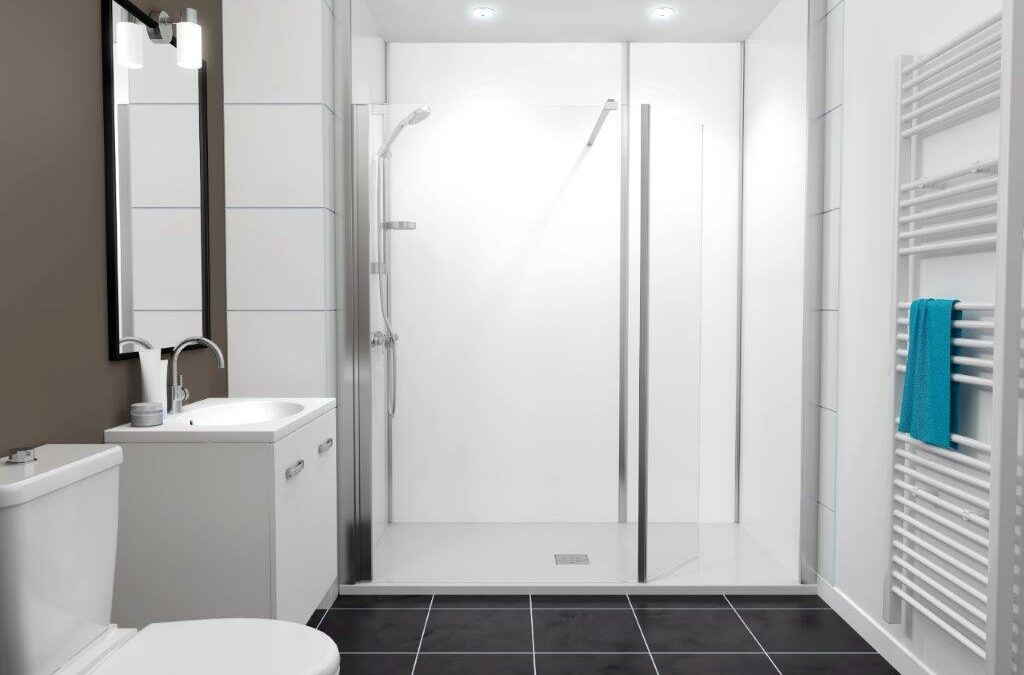 Douche sécurisée pour senior : prix, installation, aides et conseils pour bien vieillir chez soi